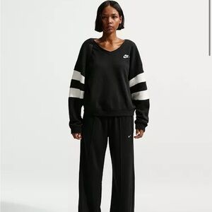 NWT Nike Sweatshirt M